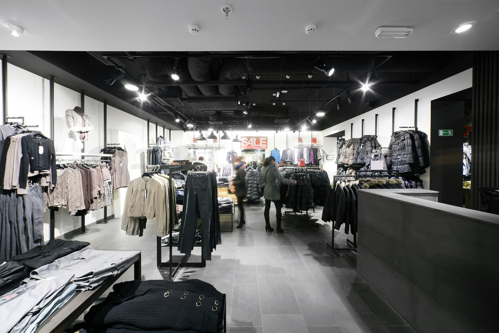欧洲服装店背后的针织品艺术 从民族图案到现代时尚